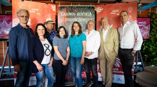 Thomas Rabitsch, Dani Linzer, Erik Trauner, Carina Sattlberger, Birgit Denk, Andy Zahradnik, Dietmar Hoscher, Thomas Waldner © (Markus Sibrawa)