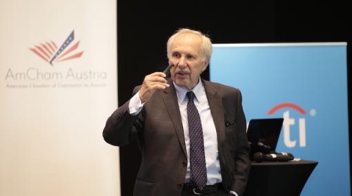 Oesterreichische Nationalbank Gouverneur Ewald Nowotny beim Business Luncheon der American Chamber of Commerce in Austria im Sofitel Vienna Stephansplatz © Roland Rudolph