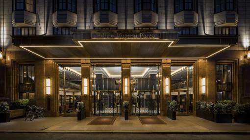 Hilton Vienna Plaza Exterior at Night © Hilton Hotels & Resorts