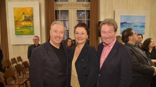 Herbert Lippert mit den Galeristen Claudia und Martin Suppan bei der Vernissage in der Wiener Staatsoper © Christian Jobst