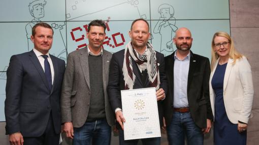 Digital Impuls Award für DocLX City Card Solutions: Herwig Langanger (Die Presse), Mark Schilling (DocLX, Managing Director), Alexander Knechtsberger (DocLX, Eigentümer), Peter Staudinger (Head of Business Development), Margarete Schramböck (BMDW) © Günther Peroutka