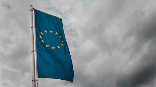 EU-Flagge © unsplash.com/Sarah Kurfeß