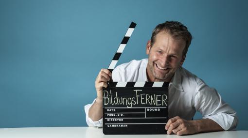 Andreas Ferner präsentiert Bildungsferner © Maximilian Lottmann
