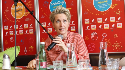 Martina Hohenlohe bei "Reading Mum" im Café Schwarzenberg © Katharina Schiffl