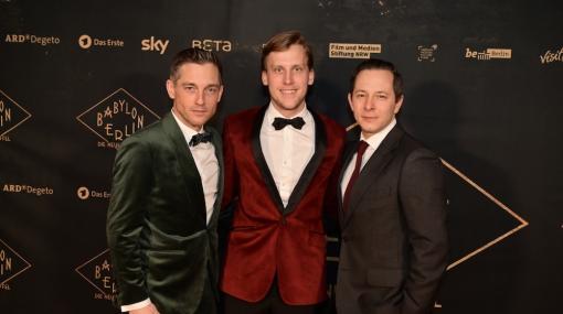 Premiere der dritten Staffel von "Babylon Berlin" in der Sektmanufaktur Kattus: Volker Bruch, Johannes Kattus und Trystan Pütter © Christian Jobst