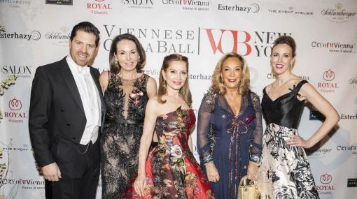 Viennese Opera Ball in New York 2020: Daniel Serafin, Elisabeth Muhr, Jean Shafiroff. Denise Rich (Gabrielle's Angel Foundation) und Silvia Frieser © Stefan Joham