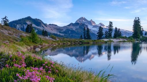 Mountain and River © unsplash.com/Jingda Chen