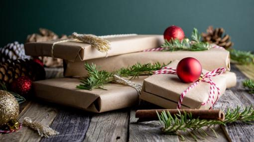 Christmas Presents © unsplash.com/Mel Poole