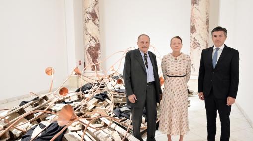 Christian Ludwig Attersee, Ingried Brugger und Robert Zadrazil in der Ausstellung "Rebecca Horn" im Bank Austria Kunstforum Wien © Christian Jobst