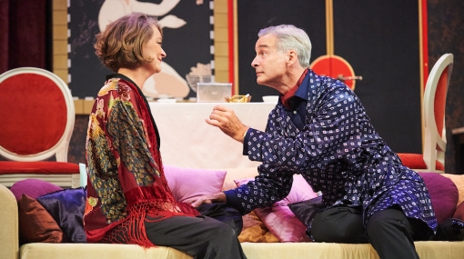 Amanda Osborne als Amanda Prynne und Mark Elstob als Elyot Chase in Private Lives an Vienna's English Theatre © Vienna's English Theatre/Reinhard Reidlinger