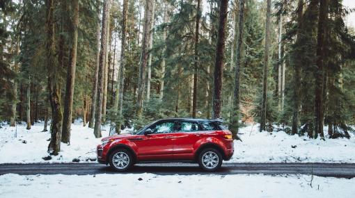 Range Rover Car in Winter © unsplash.com/Michael Heuser