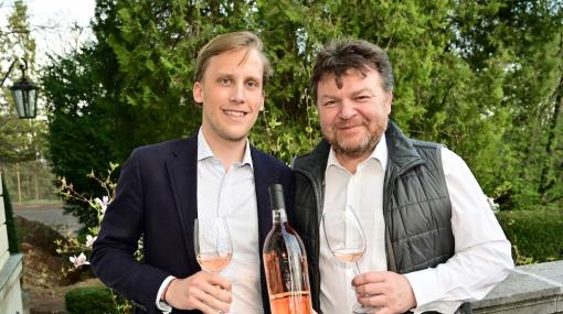 Johannes Kattus und Albert Gesellmann präsentieren »Hanni's Rosé« © Christian Jobst