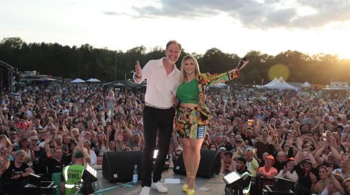 Denis Pfannmüller und Beatrice Egli auf der Schlagerinsel in Berlin © Agentur Baganz