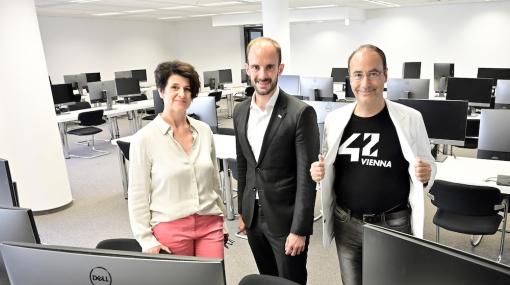 42 Vienna: Staatssekretär Florian Tursky mit den 42-Vienna-Geschäftsführern Rosemarie Pichler und Grégoire Besnier © Christian Jobst