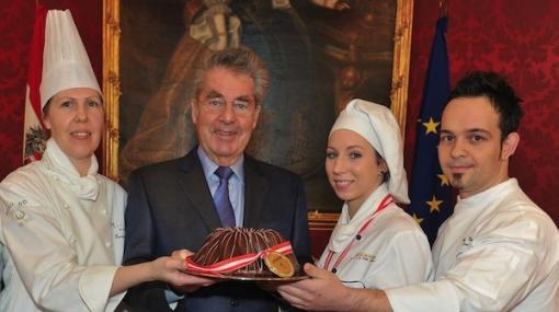 Überreichung des Bundes-Gugelhupfs an Bundespräsident Heinz Fischer © leisure.at/Philipp Hutter