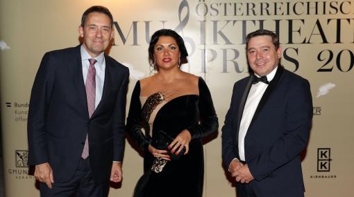 Österreichischer Musiktheaterpreis 2022: Bogdan Roščić, Anna Netrebko und Karl-Michael Ebner © GEPA Pictures