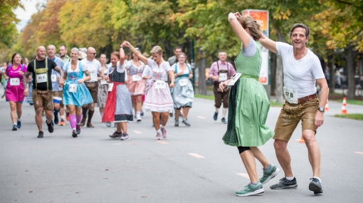 Dirndl- und Lederhosen-Lauf bei der Kaiser Wiesn im Wiener Prater © Lisa Kapici