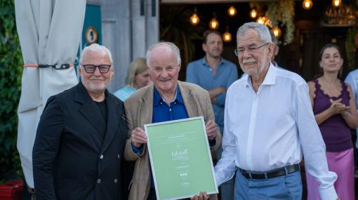 Falstaff Heurigen- & Buschenschankguide 2023: Wolfgang M. Rosam, Georg Wailand und Bundespräsident Alexander Van der bellen © © Kirill Lialin