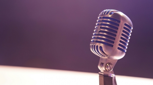Radio Speaker Podcast © unsplash.com/Matt Botsford