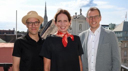 Christian Troy (Arbeitsgemeinschaft TELETEST), Susanne Koll (Hearts & Science Austria/Interessengemeinschaft der Media Agenturen) und Thomas Gruber (ProSiebenSat.1 PULS 4) geben den Start des Teletest 2.0 der Arbeitsgemeinschaft TELETEST im Private Member © Katharina Schiffl
