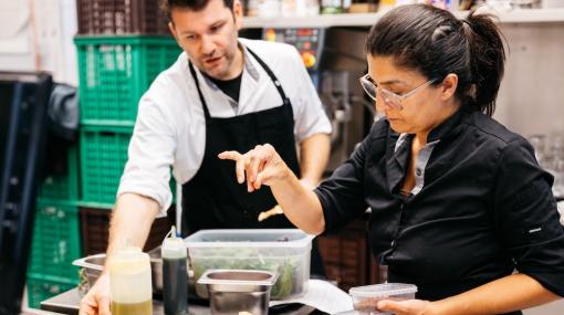 Parvin Razavi, Creative Head Chef von „&Flora“ gastiert im „Ströck-Feierabend“ in der Burggasse © Daniel Willinger