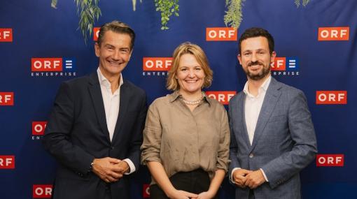 MIPCOM 2024: Roland Weißmann (ORF), Stefanie Groiss-Horowitz (ORF) und Armin Luttenberger (ORF-Enterprise) © Alban Pichon