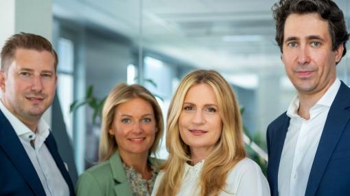 Karina Wundsam und das Team von austria.com/plus © austria.com/plus