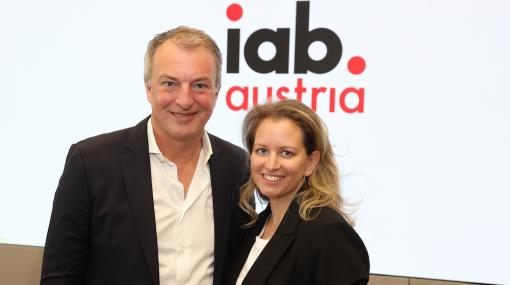 iab-austria-Vizepräsident André Eckert (Audienzz) und iab-austria-Präsidentin Rut Morawetz © iab austria/Katharina Schiffl