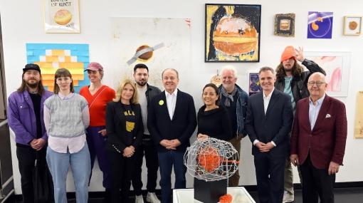 Das Künstlerkollektiv Backsy feiert mit Irene und Gerhard Ströck Finissage zugunsten der WE&ME Foundation im tresor im Bank Austria Kunstforum Wien © Christian Jobst