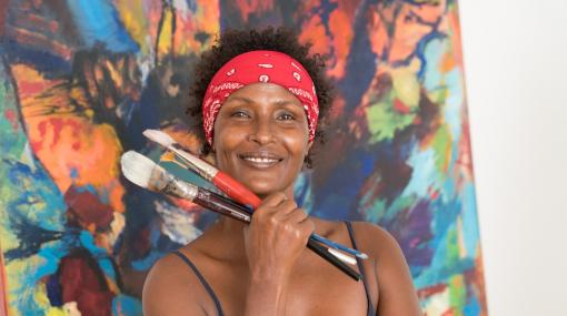 Waris Dirie im Atelier © Desert Flower Foundation