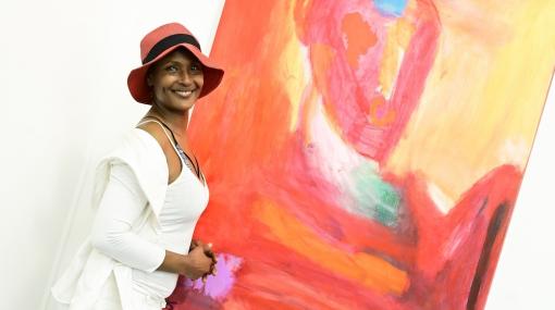 Waris Dirie in ihrer Ausstellung »Mogadishu Blues« im Bank Austria Kunstforum Wien © Christian Jobst