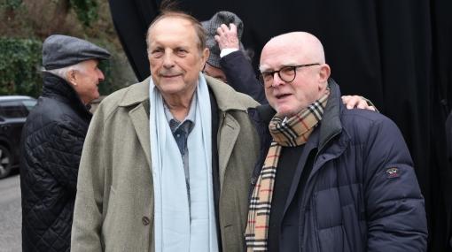 Ernst Hilger (rechts) mit Künstler Christian Ludwig Attersee, der derzeit mit der Ausstellung "SONNENDIEB" in der Galerie Ernst Hilger zu sehen ist © Christian Jobst