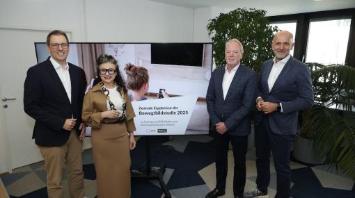 Präsentation der Bewegtbildstudie 2025: Susanne Reichl (GfK Austria), Thomas Gruber (Arbeitsgemeinschaft TELETEST), Andreas Kunigk (RTR Medien), Wolfgang Struber (RTR Medien) © Roland Rudolph
