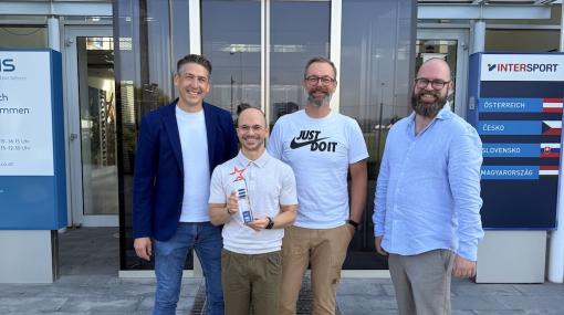 Die ORF-Enterprise verleiht den erste Digital-adStar an Intersport: Matthias Seiringer (ORF-Enterprise), Marcel Waser und Johannes Kastenhuber (Intersport), Philipp Stein (ORF-Enterprise) © ORF-Enterprise