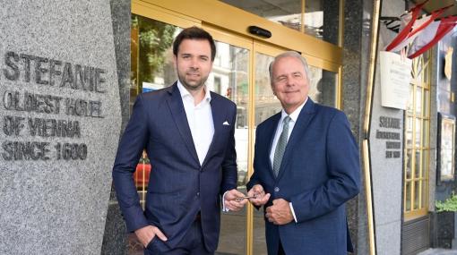 Hofübergabe bei der Schick Hotels Gruppe: Alexander Schick übernimmt von Martin Schick in fünfter Generation © Christian Jobst