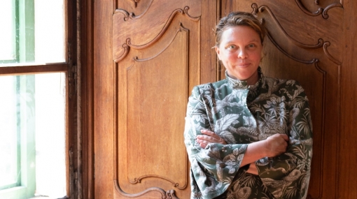 Lisa Helena Gasteiger-Rabenstein, Herausgeberin des Magazins SCHLOSSSEITEN und Host des Podcasts »Parkettgeflüster« © SCHLOSSSEITEN