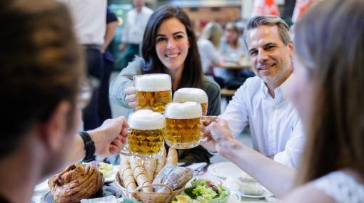 Gäste im »Schweizerhaus« © Bianca Kübler