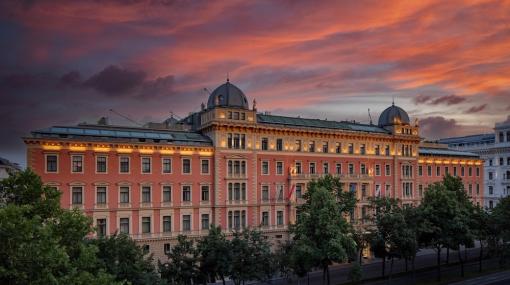 ANANTARA PALAIS HANSEN VIENNA HOTEL: Exterior by Night © ANANTARA PALAIS HANSEN VIENNA HOTEL