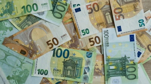 Euro-Noten © unsplash.com/Eric Prouzet