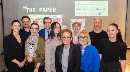 Präsentation »THE PAPER« in der CUPRA City Garage: Klara Fuchs, Peter Hrubi, Verena Pelikan, Michael Straberger, Fuyaozi Wand, Rut Morawetz, Marvin Teufl, Gisela Geweßler, Martin Distl, Yvonne Haider-Lenz © MATABIAgency