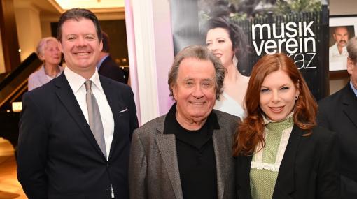 Ftühlingslounge des Musikvereins Graz für das Programm 2026/27 bei Steinway & Sons in Wien: Michael Nemeth (Intendant), Rudolf Buchbinder und Theresa Vogl (ORF) © Christian Jobst