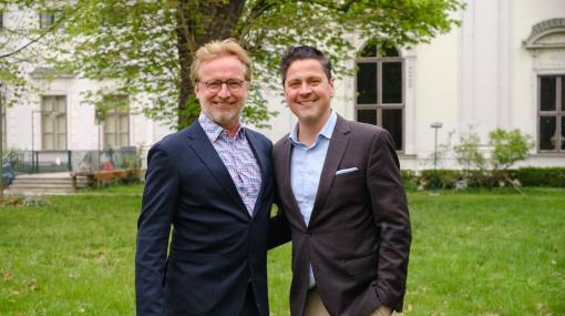 Bezirksvorsteher Martin Fabisch und Paul Rittenauer (JPR Entertainment) im Palais Auersperg © Shervin Sardari