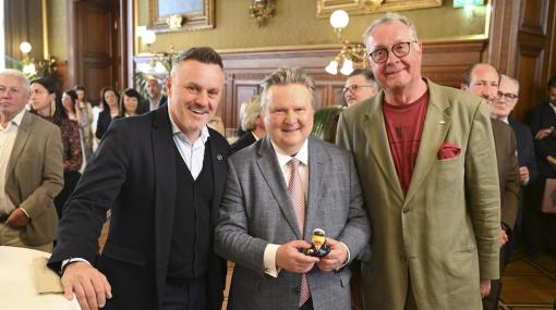 TOURISMUSSTARS im Wiener Rathaus: Klaus Panholzer (Schönbrunn Group), Bürgermeister Michael Ludwig und Wolfgang Fischer (DDSG Blue Danube) © Stadt Wien/PID/Christian Jobst