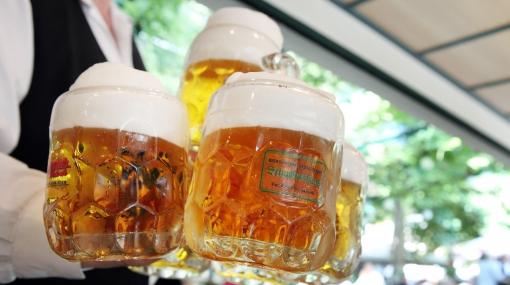 Bier im Bunkerl im Schweizerhaus © Redtenbacher