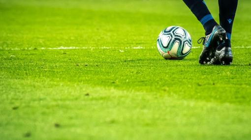 Soccer © unsplash.com/Emilio Garcia