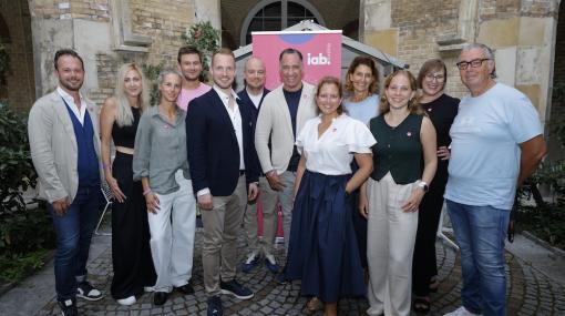 Speed-Dating für die Digitalwirtschaft: Der Vorstand des interactive advertising bureau austria beim iab austria Sommerfest 2026 in der »Wiener Cucina« © iab austria/Katharina Schiffl