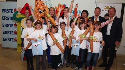 Susanne Brandsteidl, Mario Stadler, Mirna Jukic, Brigitte Edelhauser und Hannes Menitz bei kidsrun4kids © Katharina Schiffl