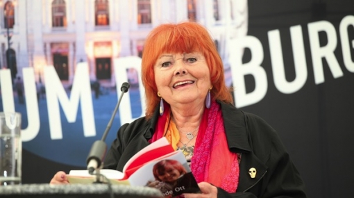 Elfriede Ott eröffnet Rund um die Burg © Arman Rastegar