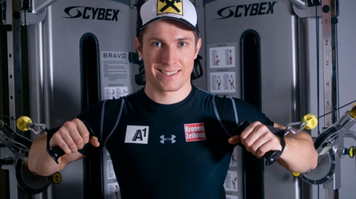Marcel Hirscher trainiert auf Cybex von LMT © LMT