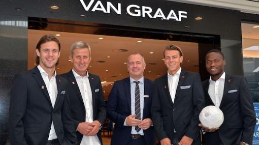 Modehaus VAN GRAAF in der SCS stattet Spieler des FC Admira Wacker modisch aus © Christian Jobst
